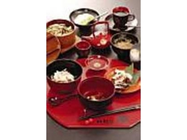 会津藩家紋入りの会津塗の器でいただける_紗都麗 蔵