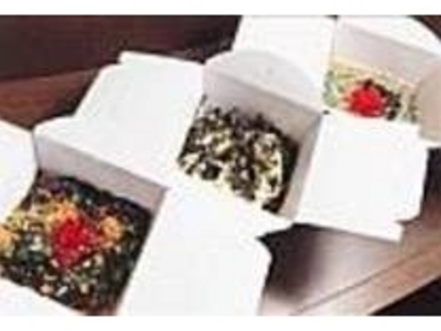 コンパクトにまとめられた丼とお茶漬け_おにぎりカフェ チャオニィ