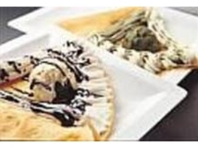 手前は『お豆富のレアチーズ黒ゴマソース』_豆乳おやつショップ 苺