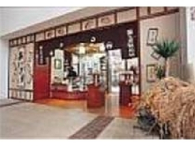 店内厨房で作っているので出来たてが並ぶ_米工房いわい 広瀬通店