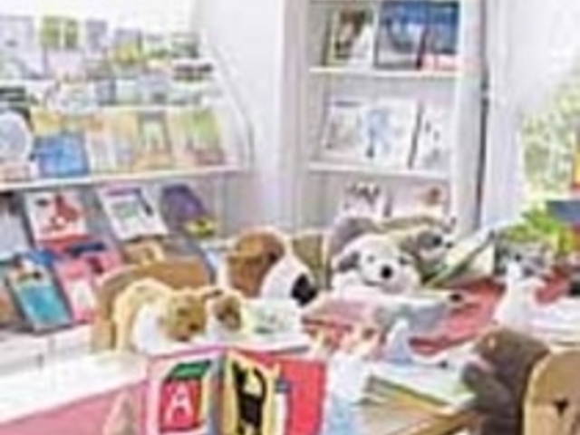 好きな絵本を自由に手に取り読む事ができる_伊豆高原 絵本の家