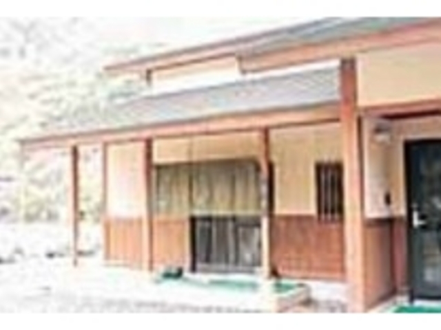 川の音を聞きながら寛ろげる小さなカフェ_甘いものや 梅の蜜