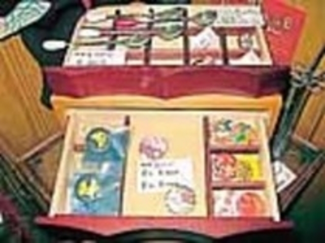 懐かしい小物や手作りの品々がいっぱい_甘いものや 梅の蜜