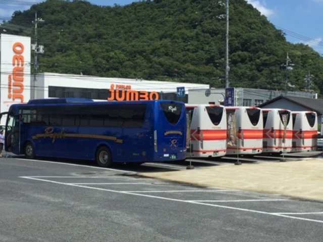 駐車場(大型バス10台駐車できます)_備前焼窯元備州窯