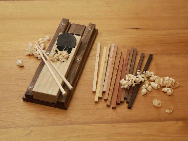 木材をかんなで削ってマイ箸を作る体験です。_木の暮らし 銀座店