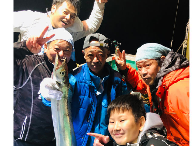 会社の仲間でナイトフィッシング!タチウオ狙い_沼津 江浦港 伊勝丸