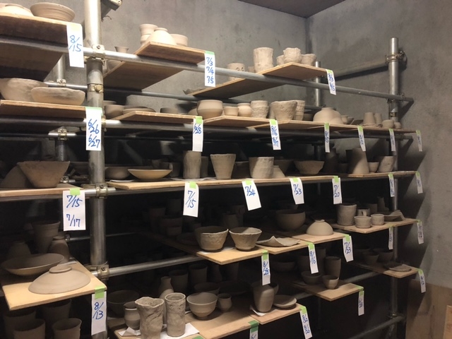 お客さんの作品
乾燥中_強羅陶芸工房