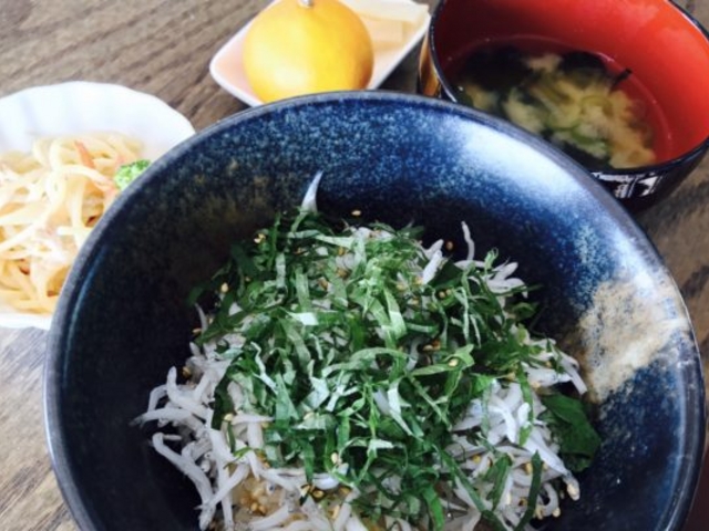特製ランチ シラス丼です_サンマリン