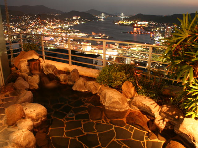 にっしょうかん新館梅松鶴