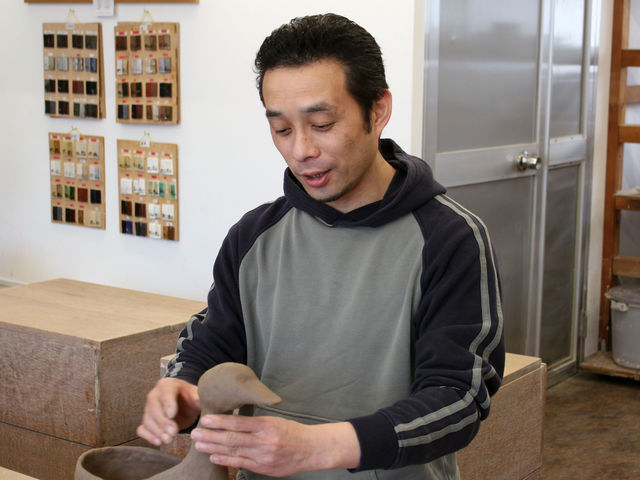 土曜担当講師の伊藤勝彦。有名デパートなどで個展なども行います。_陶芸教室 道草