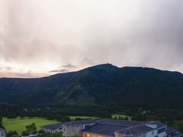 夕暮れ時のホテル外観_箱根仙石原プリンスホテル