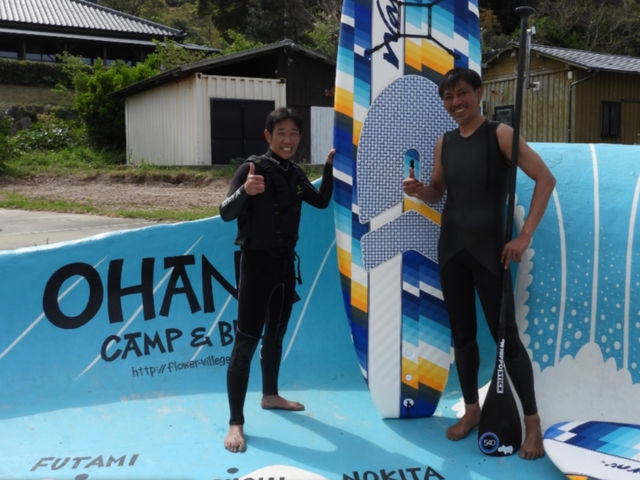 SUP体験前には記念撮影も行います!_おはなCAMP&BBQ