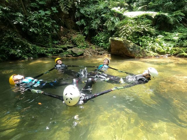 キャニオニング&シャワークライミング、ウォータースライダー_沖縄プロデュース カマダ