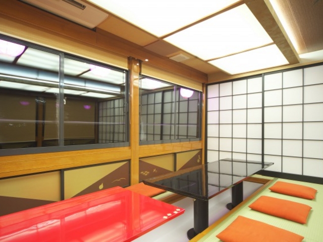 お席は全て掘りごたつスタイルで快適にお過ごしいただけます。_屋形船晴海屋