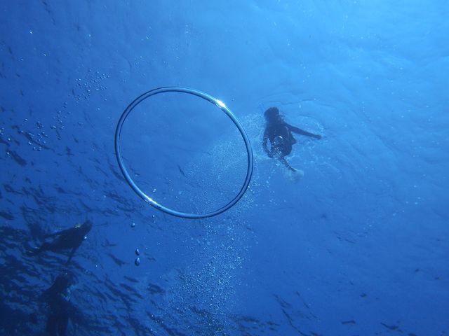 バブルリングも練習すればこんなに綺麗にできるかも?_キングフィッシャー沖縄