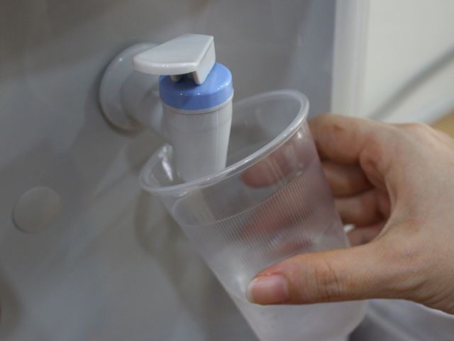 体験ルームには、お客様からご要望があったウォーターサーバーを完備!冷たいお水やコーヒーをご自由にどうぞ♪_AKI工房