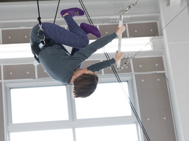 足上げて〜!ガンバレ〜〜_Fly'n Fit Trapeze Studio