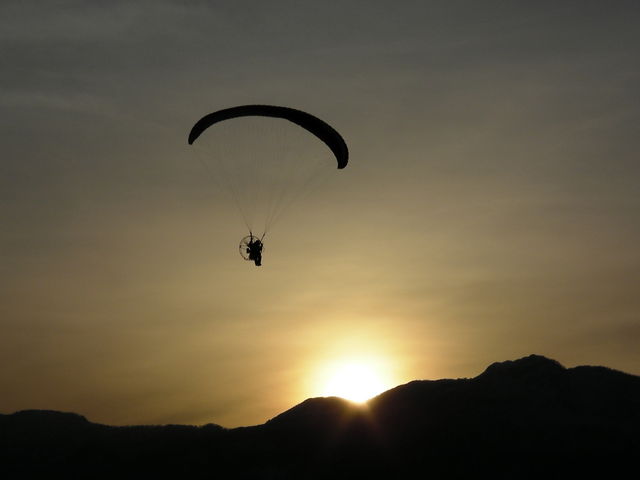 On a automn evening, you can expect magical sunsets._HOKKAIDO WINGS