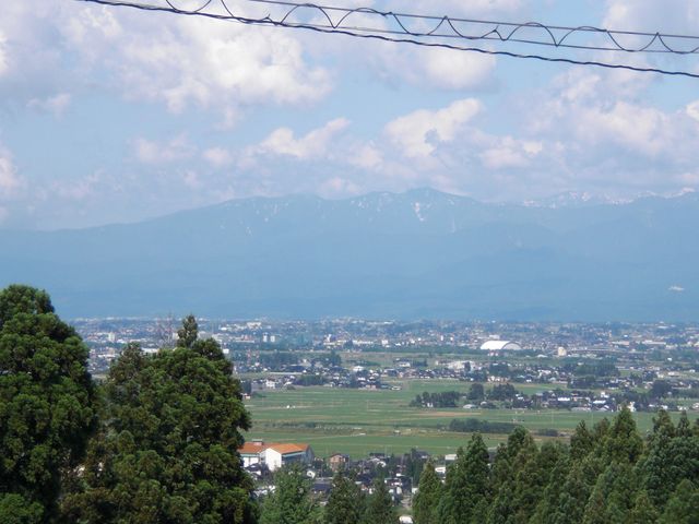 富山市内を一望できる自然豊かなこの場所で、ブルーベリー狩りの楽しさと、ほんものの美味しさを体験してください♪_とれたて・もぎたて・ほんもの ベリーベリーヤミー