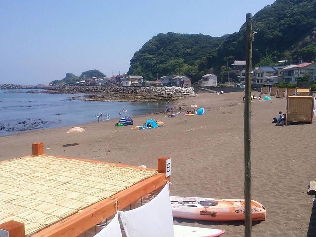JR太海駅から徒歩5分。懐かしい雰囲気ただよう田舎の海が広がります。
_太海海岸ビーチボックス