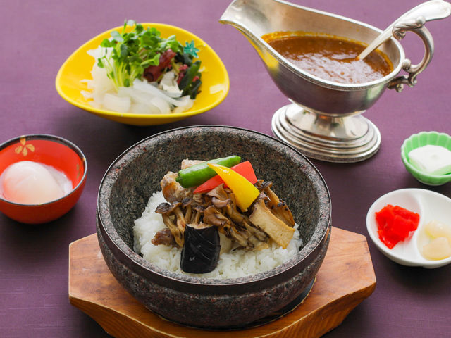 【ランチ】牛スジ石鍋カレーセット 1,600円_ホテルメルパルク広島