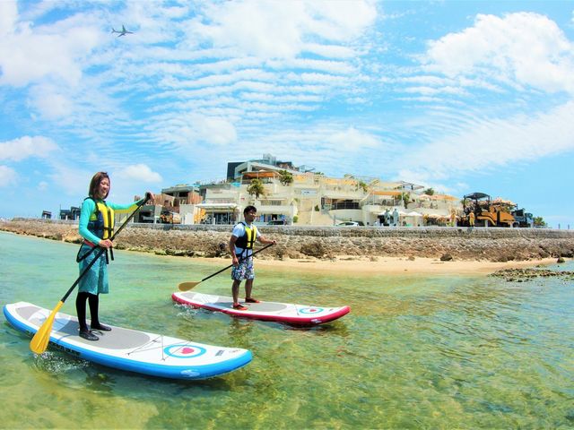ウミカジテラスを海から一望!
最高のロケーションで、貸し切り体験SUP_瀬長島マリンサービス