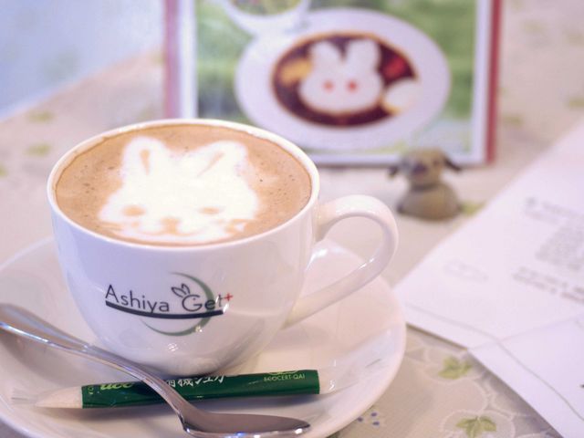 カフェラテ 550円(税抜)_Ashiya月兎・ぷらす