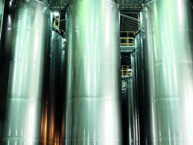 タンク貯蔵_瑞泉酒造株式会社