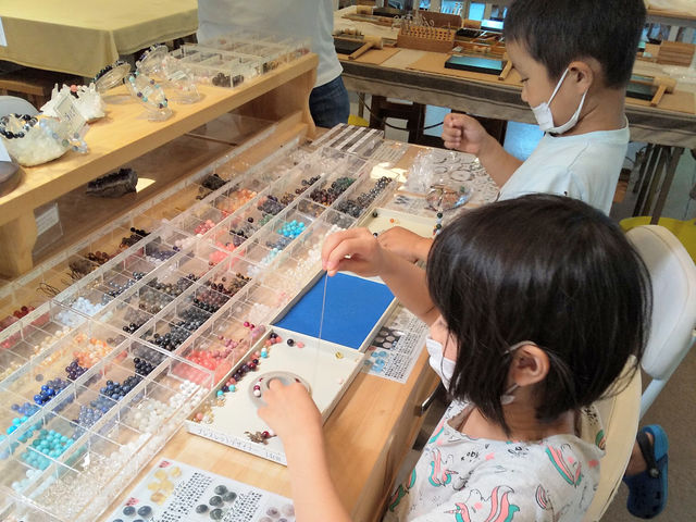 世界で一つだけの素敵な思い出をお作りいただきだけます♪_体験工房和楽日 天然石アクセサリー作り