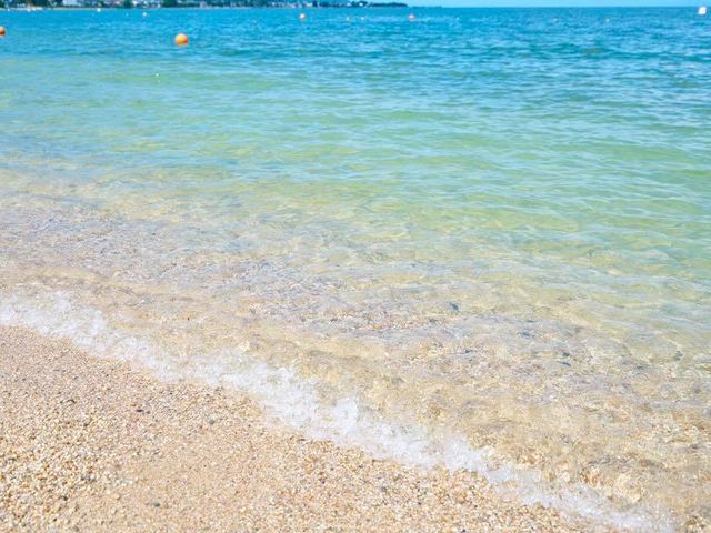 透明度の高い琵琶湖湖西青柳浜の湖岸で水遊びも可能。_VIWAKO GLASTAR
