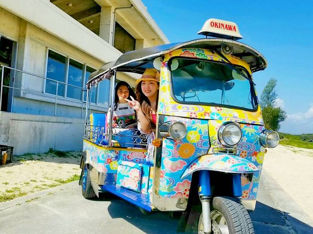 トゥクトゥクと一緒に記念撮影!ハーイ(^o^)丿
ポーズ〜♪_トゥクトゥクフォトステーション