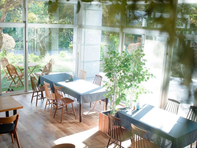 里山を眺めながらお食事を楽しめるレストランMORINIWA_BIO-RESORT HOTEL&SPA O Park OGOSE