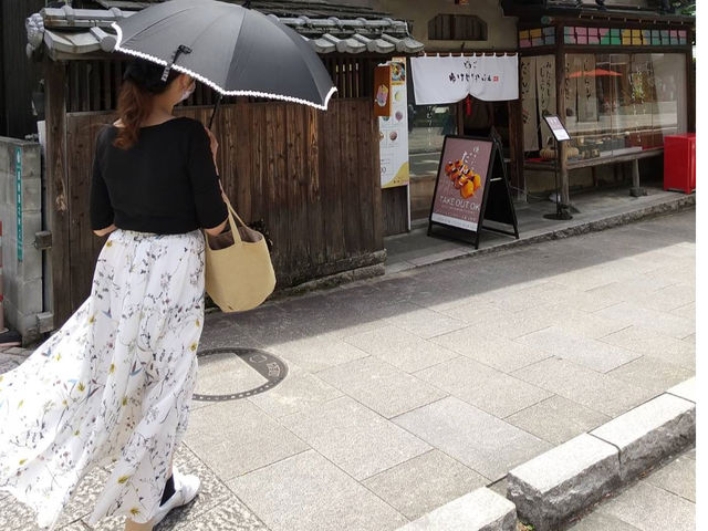 講師の楠岡(くすおか)です。小さいお店ですがお気軽に遊びに来てください。_Jumelles Fleul