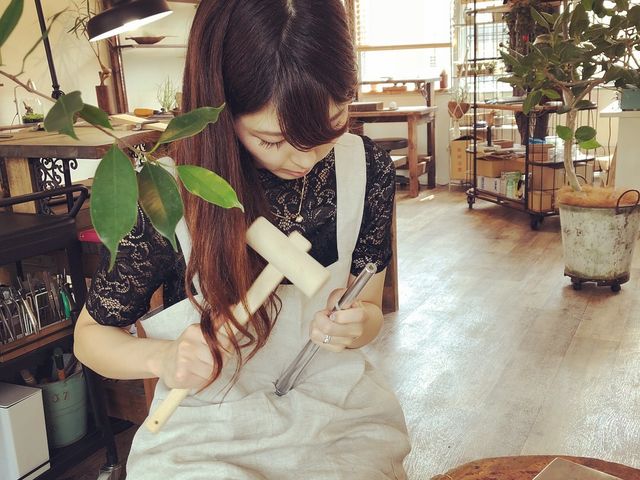 おしゃれな工房での制作風景はとても絵になりますv
_アトリエ エン