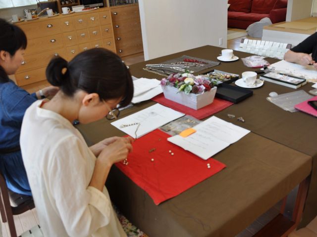 手作りアクセサリー教室つくるかい?