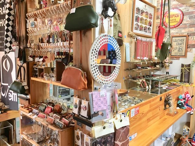 店内_レザークラフト シーレム