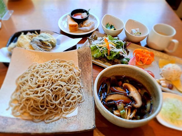 【そばの実とオーガニック野菜 ゆるりの森】 でランチ♪_森ファームサービス