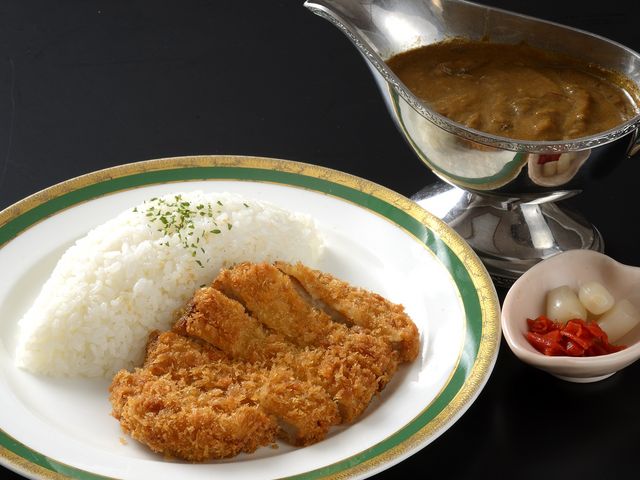 大人から子供まで人気のカツカレー☆_国民宿舎 みやじま杜の宿