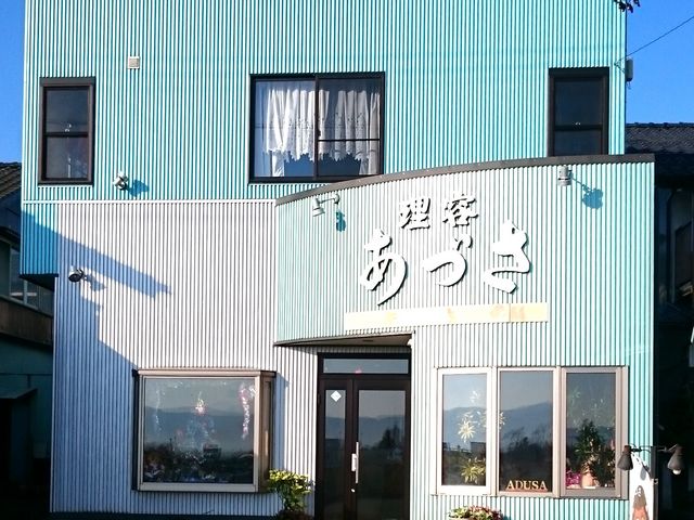 体験会場となる《理容あづさ》です。
オーナーの私が講師(ハーバリウム伝道師)として一から教えますよ。_ハーバリウム伝道師 理容あづさ
