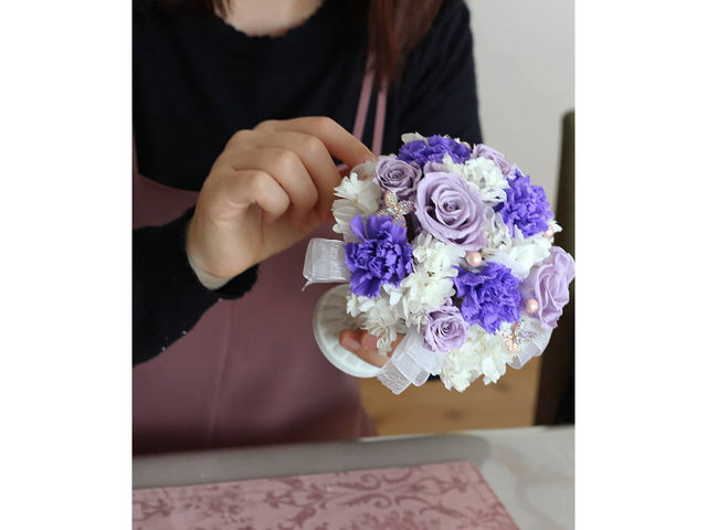 お花の時間は思いの外、心満たされる時間です。是非体験レッスンで実感してみてください。_HANARA