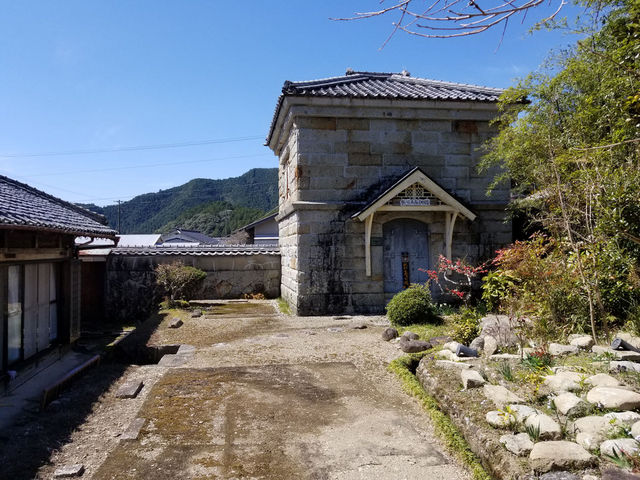熊野石蔵美術館(田垣内家住宅石蔵)