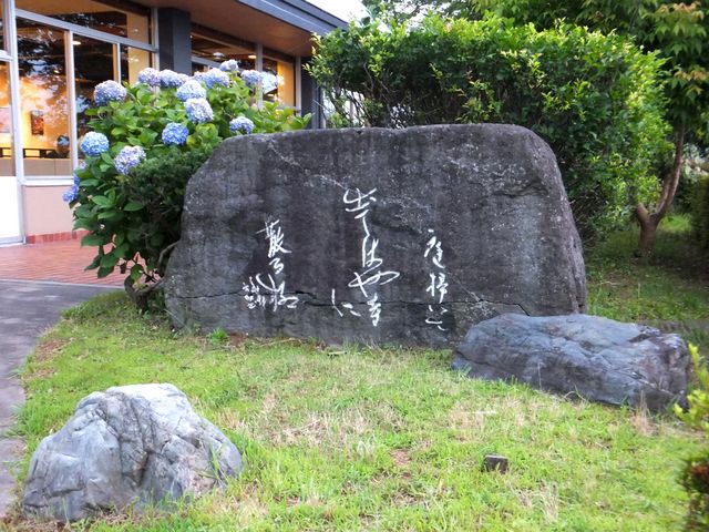 芭蕉句碑(尼御前SA上り)