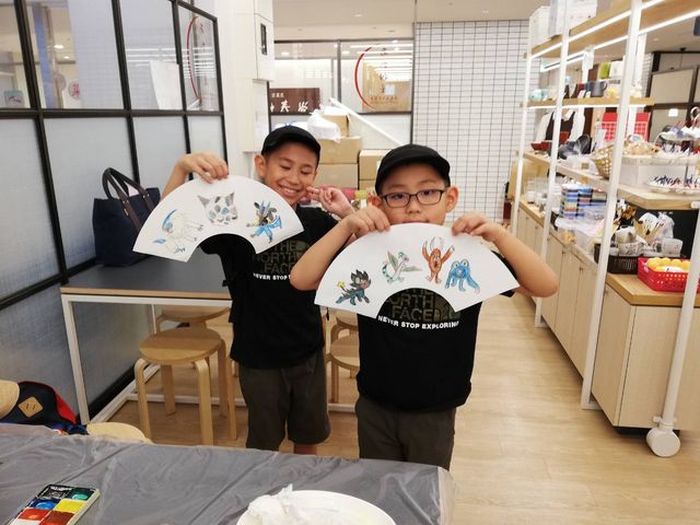 小学生も京扇子絵付作成できます!_あかね屋 伏見本店