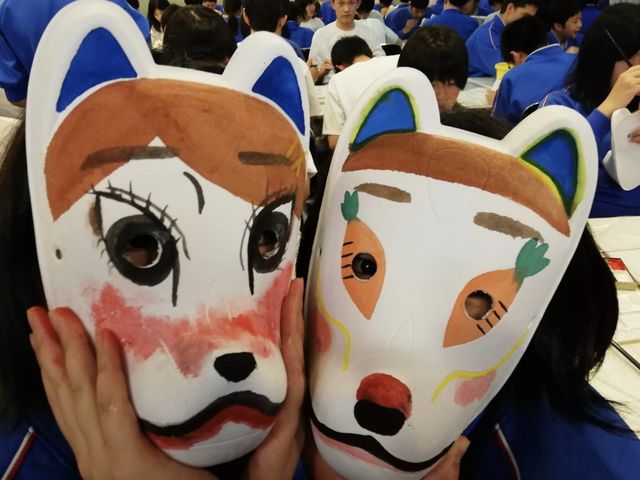 かわいい狐面でしょ?_あかね屋 伏見本店