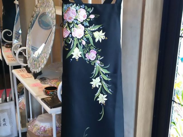 アッセンの技法は花のモチーフが色々あり素敵です_吉原ヨーロピアントールペイント教室