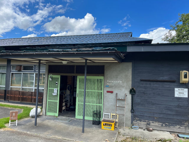 ハシゴヤ入り口です_砂吹工房ハシゴヤ