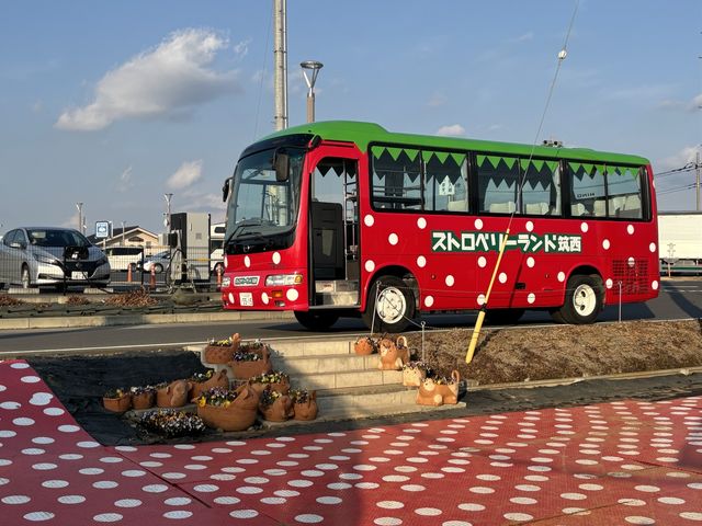 下館駅からストロベリーランド往復バスLINEID @481lbcqt から送迎の受付してください。
_ストロベリーランド筑西