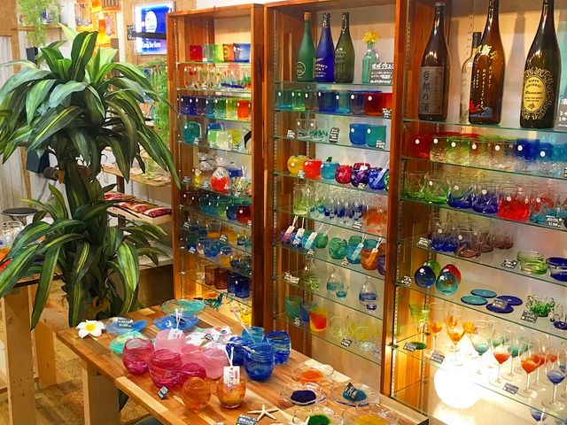 工房こだわりの琉球ガラス製品がたくさん♪_カービングショップまんてん