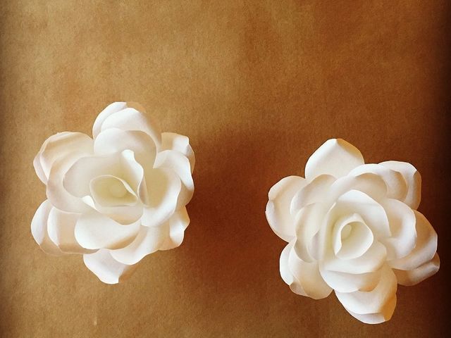 白い土佐和紙でお花のキャンドルライトを作ります。ライトが点いてないときもかわいい。_cocoro*kurumu