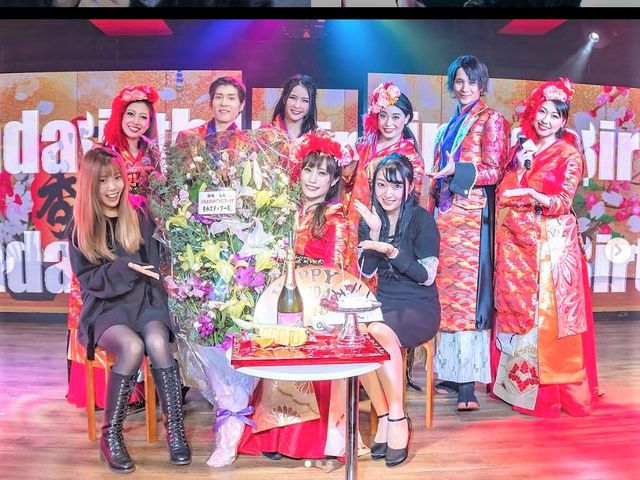 お誕生日や記念日のご来店ではステージで記念写真がお撮り頂けます(要予約)_六本木香和
